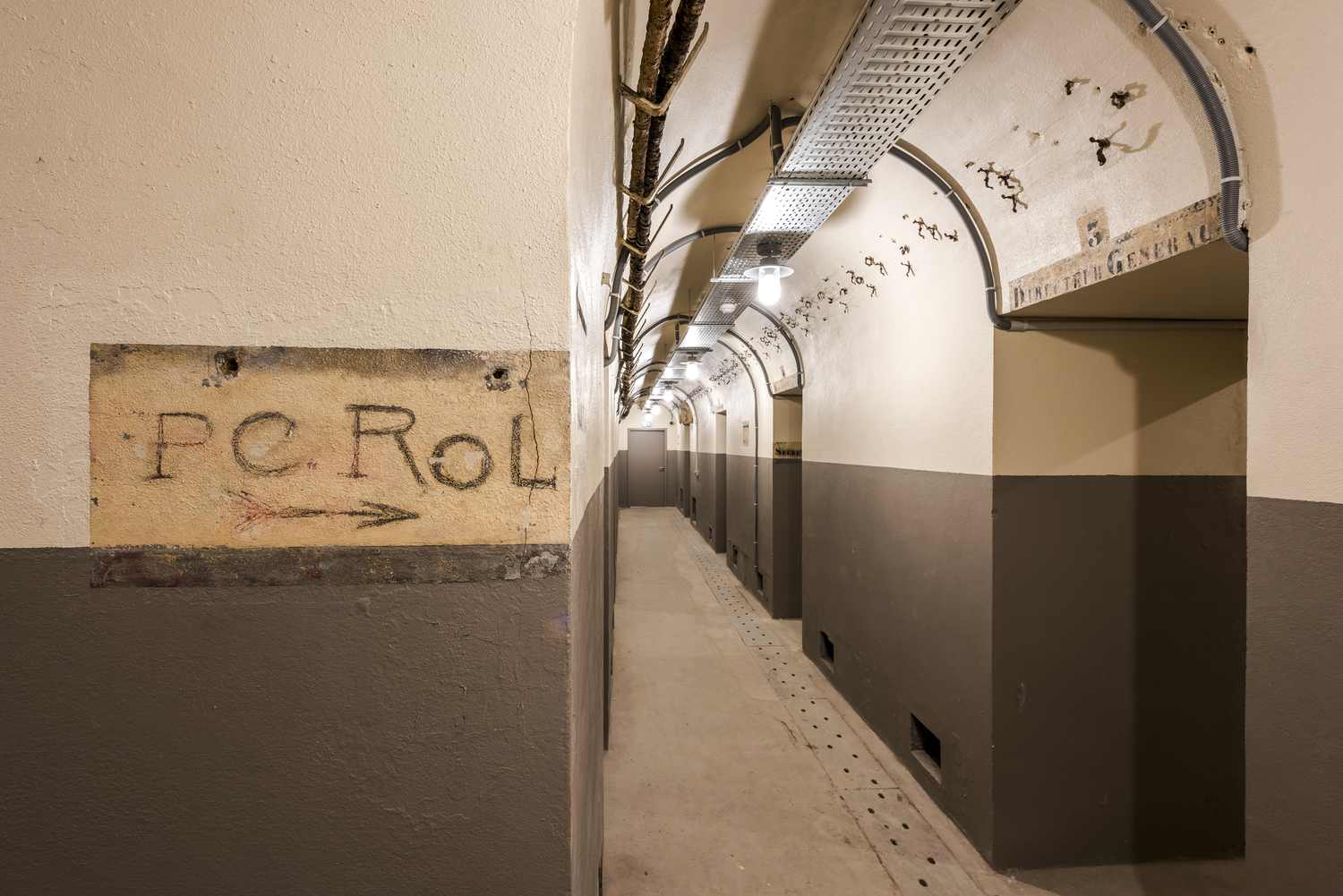 Graffiti d'origine dans le poste de commandement souterrain :"PC ROL" 
