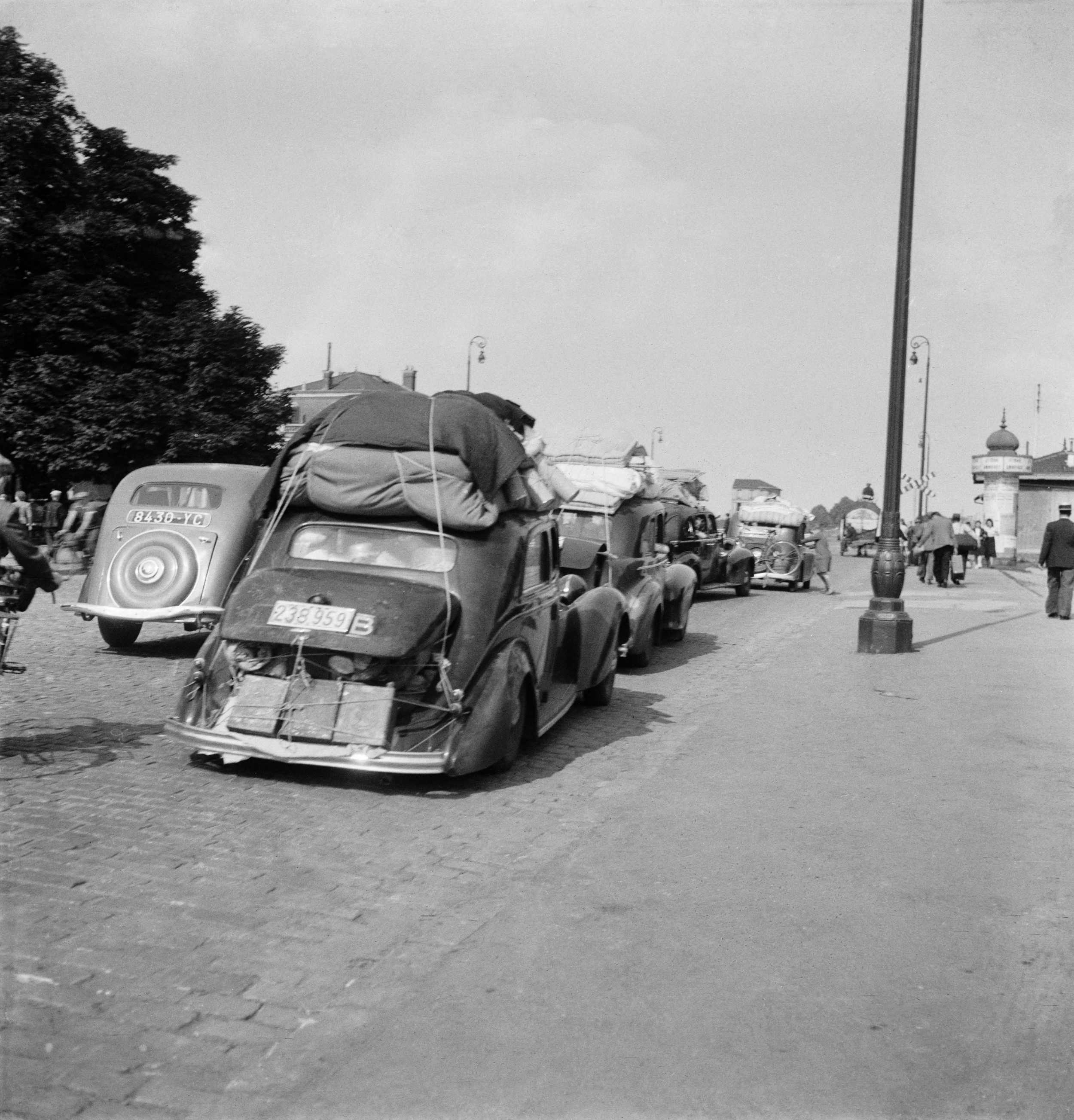 Voiture sur la route de l'Exode