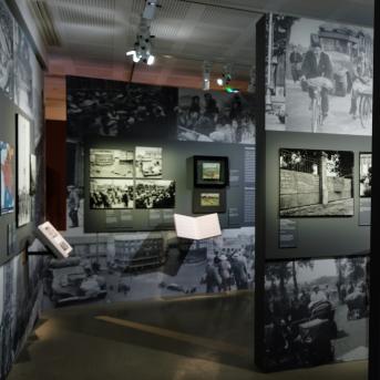 vue de l'exposition temporaire "1940 : les Parisiens dans l'exode"