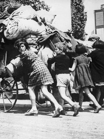 Photographie d'archive. Sur les routes de l'exode. Mai-juin 1940