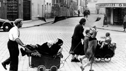Photo d'archive : famille en fuite durant l'exode de 1940