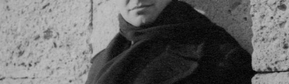 Jean Moulin photographié par son ami Marcel Bernard / hiver 1939-1940
