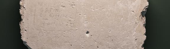 Carreau de Drancy avec inscription