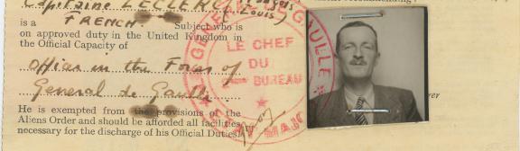 Document d'archive : carte d’identité anglaise du capitaine Leclerc : 28 juillet 1940