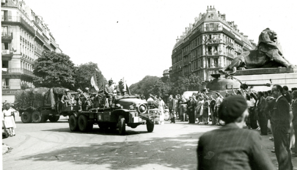 Photo d'archive : Place Denfert-Rochereau, août 1944