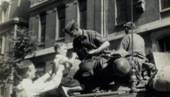 Photographie d'archives : Libération de Paris, août 1944