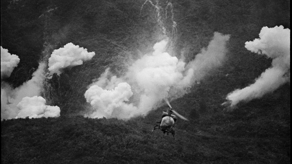 Sans titre [Bombardement américain de la province de Binh Dinh, Vietnam, septembre 1966], Photo Catherine Leroy