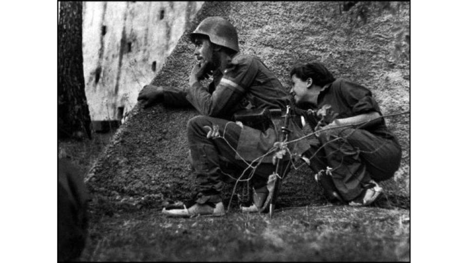Gerda Taro sur le front de Cordoue, Espagne, septembre 1936. Elle sera tuée lors de la bataille de Brunete, le 25 juillet 1937 Crédit : Robert Capa/ International Center of Photography/Magnum Photos