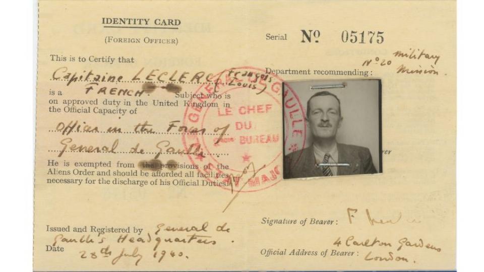 Document d'archive : carte d’identité anglaise du capitaine Leclerc : 28 juillet 1940